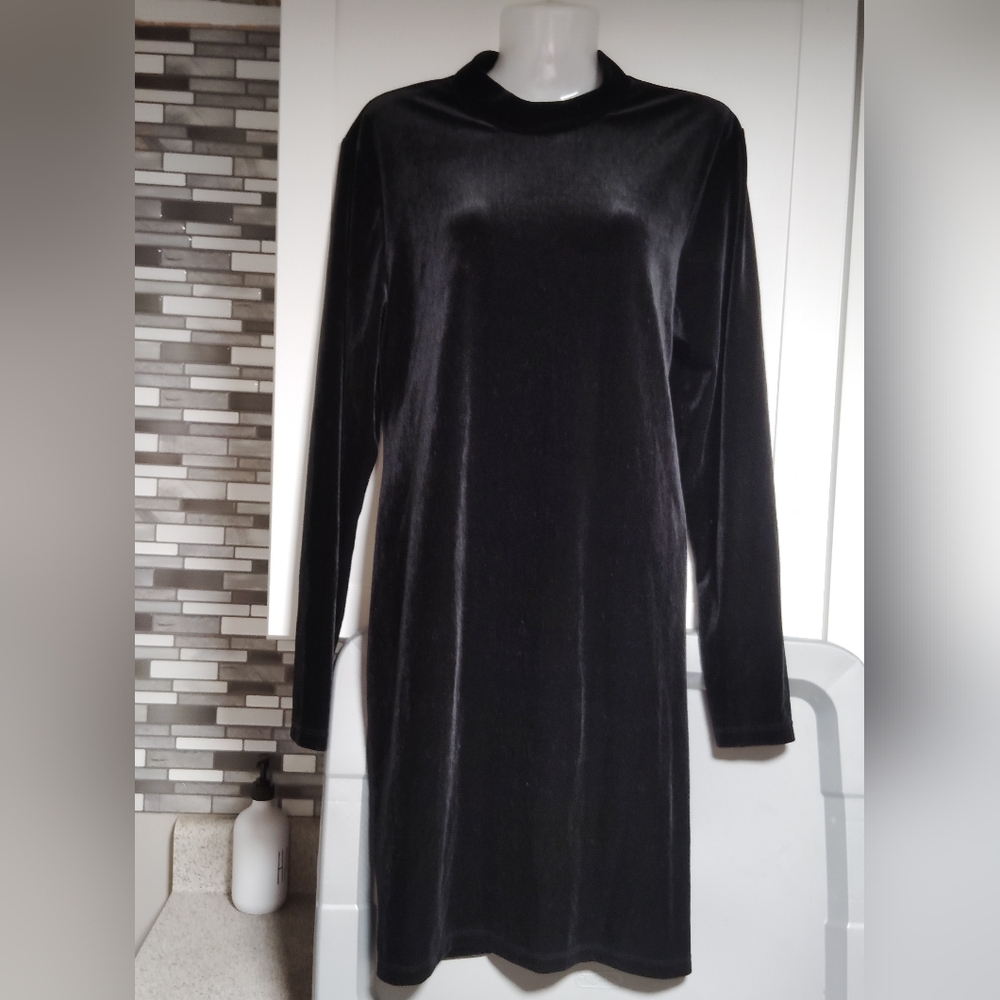 H&M black velvet long sleeve dress Sz-L